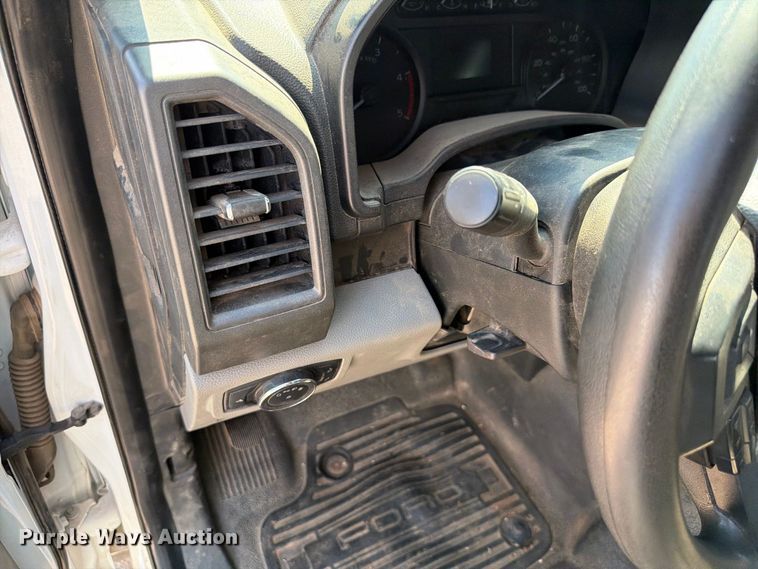 image for item EW8963 2019 Ford F550 truck cab and chassis