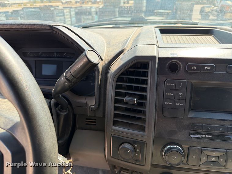 image for item EW8963 2019 Ford F550 truck cab and chassis