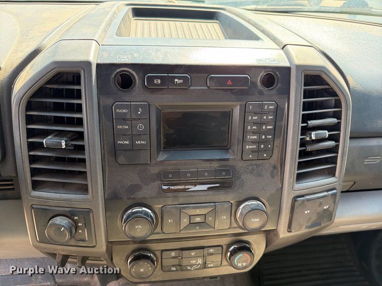 image for item EW8963 2019 Ford F550 truck cab and chassis