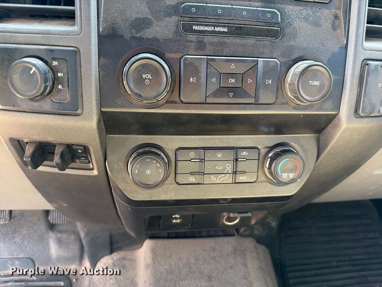 image for item EW8963 2019 Ford F550 truck cab and chassis