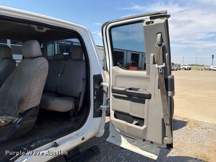 image for item EW8963 2019 Ford F550 truck cab and chassis