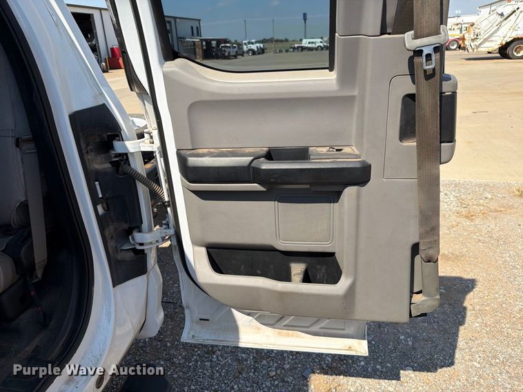 image for item EW8963 2019 Ford F550 truck cab and chassis