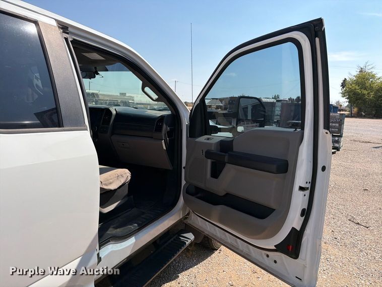 image for item EW8963 2019 Ford F550 truck cab and chassis