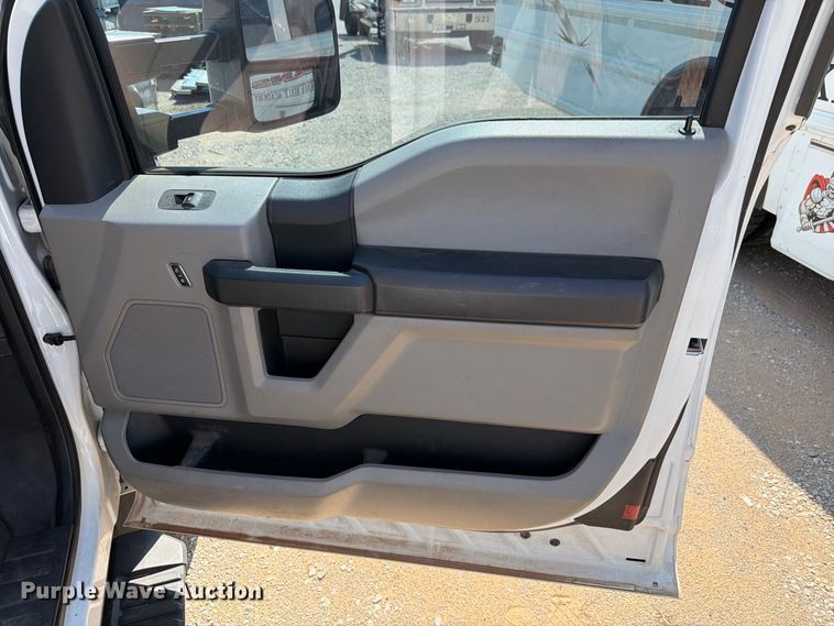 image for item EW8963 2019 Ford F550 truck cab and chassis