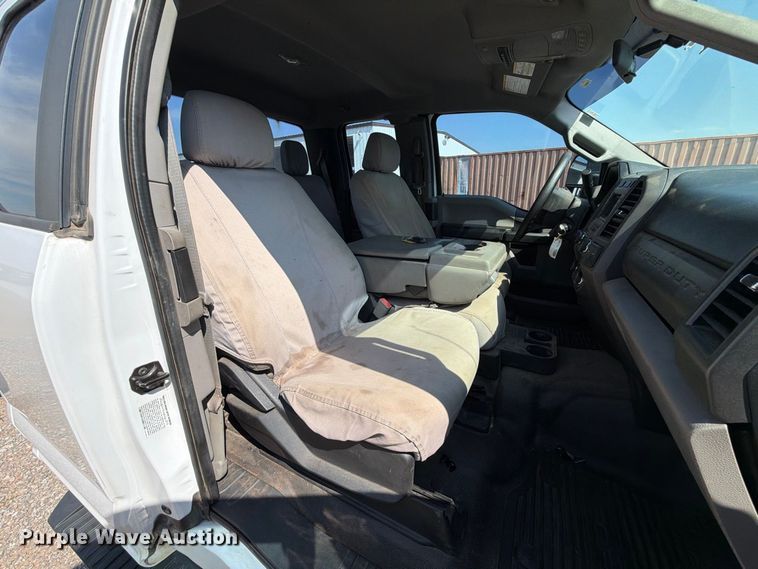 image for item EW8963 2019 Ford F550 truck cab and chassis