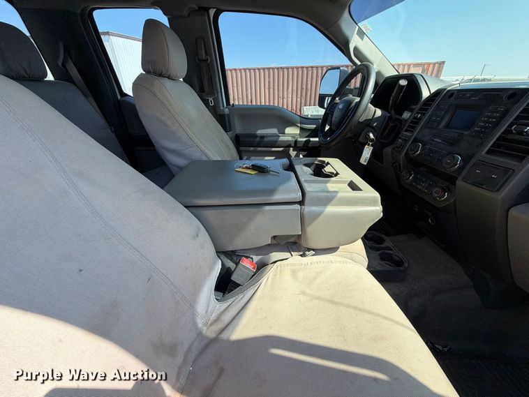 image for item EW8963 2019 Ford F550 truck cab and chassis