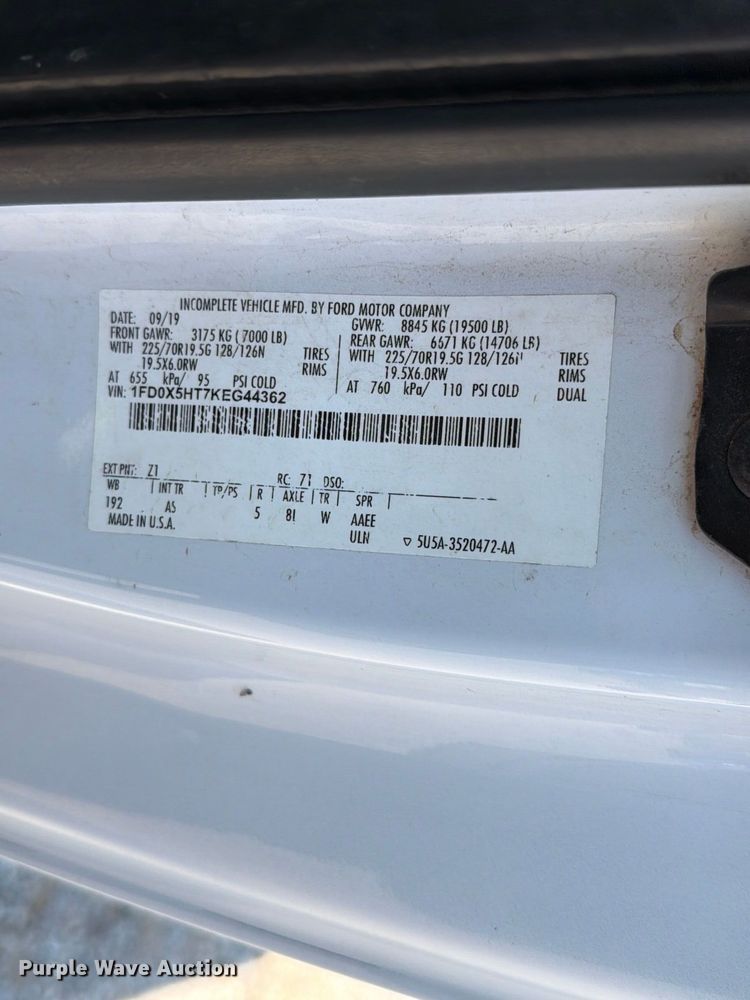 image for item EW8963 2019 Ford F550 truck cab and chassis