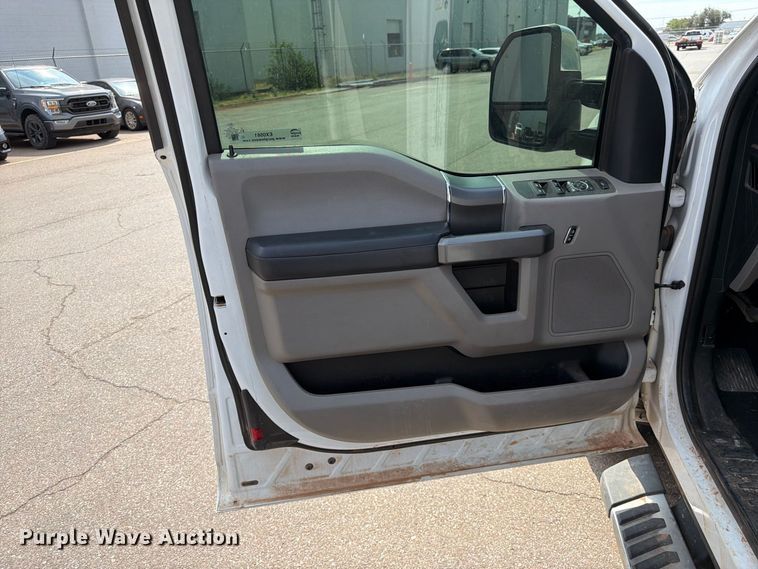 image for item EX0561 2019 Ford F250 Super Duty Ext. Cab pickup truck