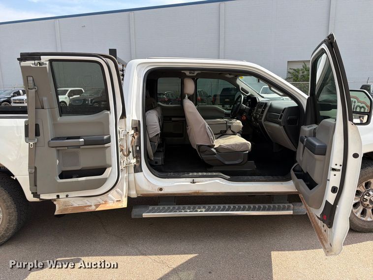 image for item EX0561 2019 Ford F250 Super Duty Ext. Cab pickup truck
