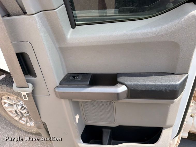 image for item EX0561 2019 Ford F250 Super Duty Ext. Cab pickup truck