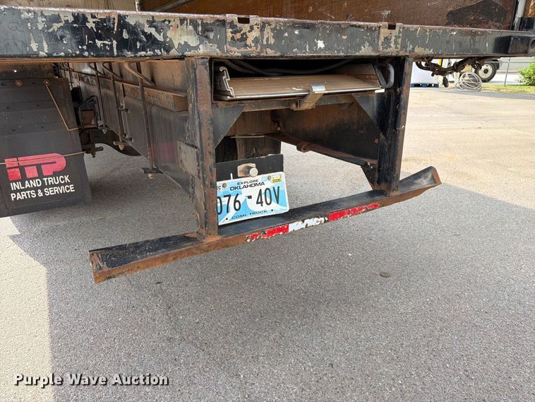 image for item EX0562 2016 Peterbilt 330 box truck