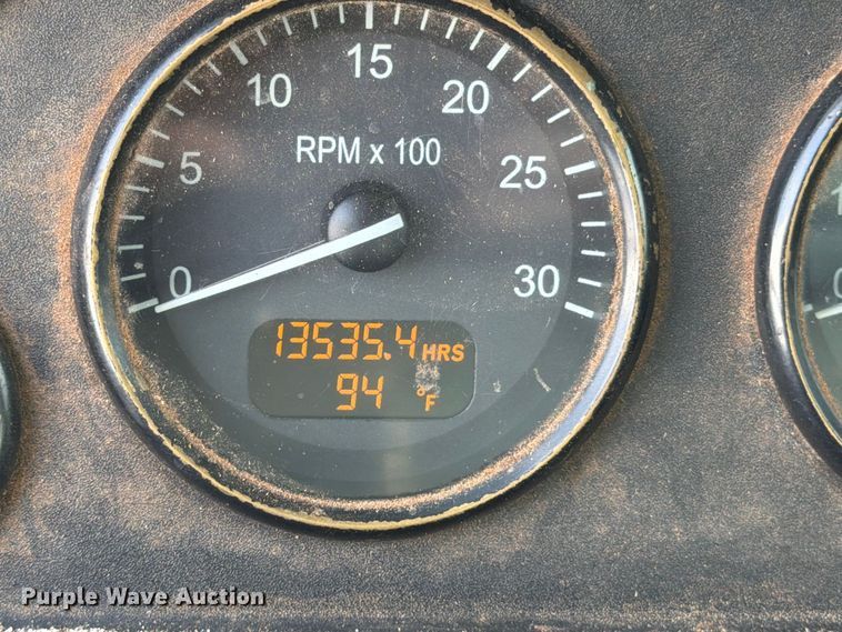 image for item EX0562 2016 Peterbilt 330 box truck