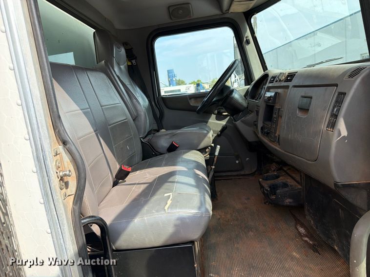 image for item EX0562 2016 Peterbilt 330 box truck