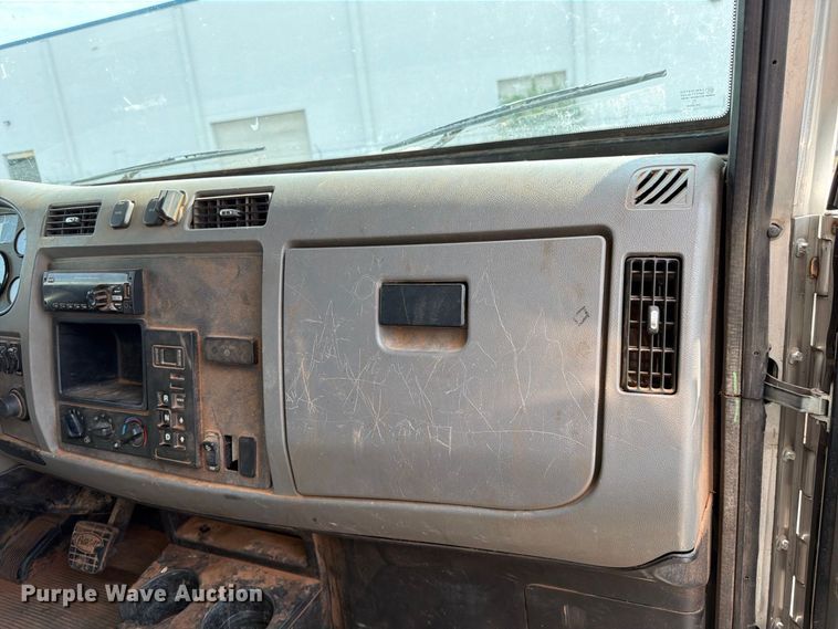 image for item EX0562 2016 Peterbilt 330 box truck