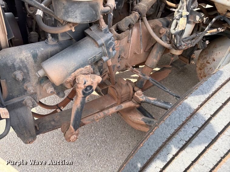image for item EX0562 2016 Peterbilt 330 box truck