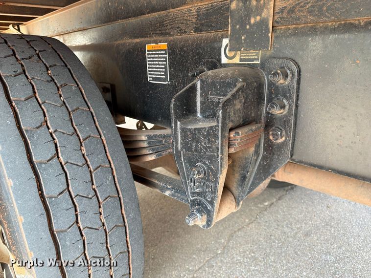 image for item EX0562 2016 Peterbilt 330 box truck