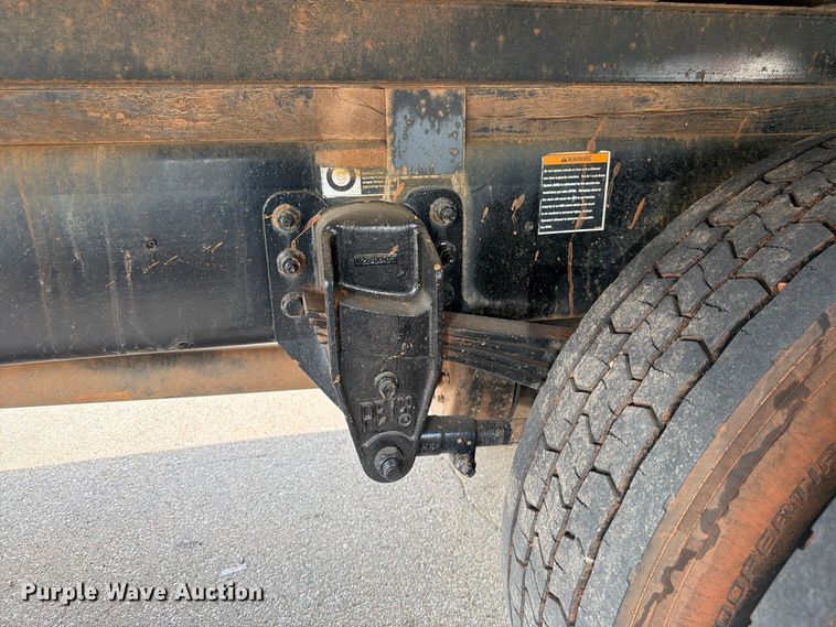 image for item EX0562 2016 Peterbilt 330 box truck