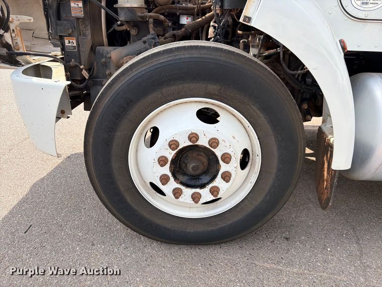 image for item EX0562 2016 Peterbilt 330 box truck