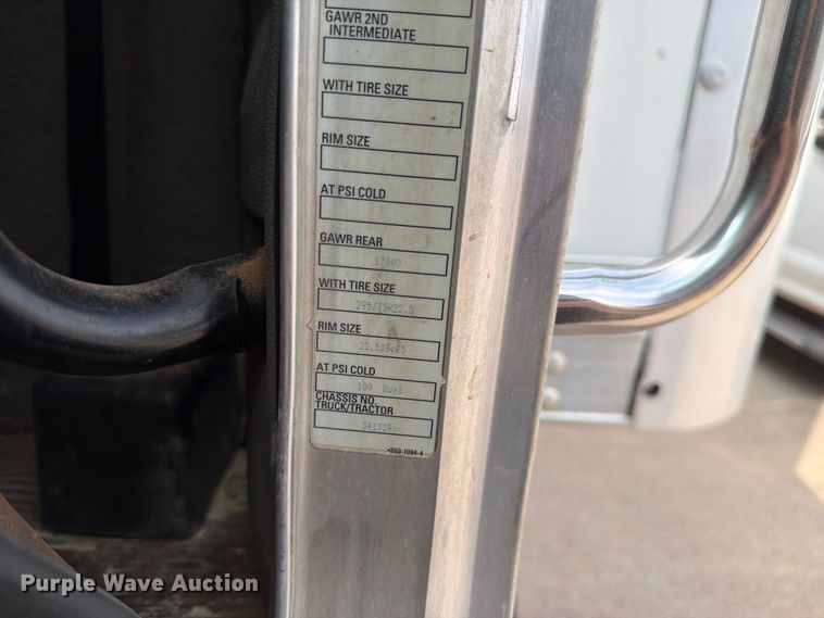 image for item EX0562 2016 Peterbilt 330 box truck