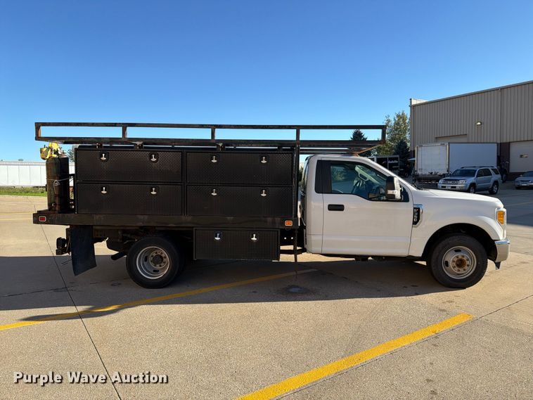 image for item EX1024 2017 Ford F350 Super Duty flatbed pickup truck