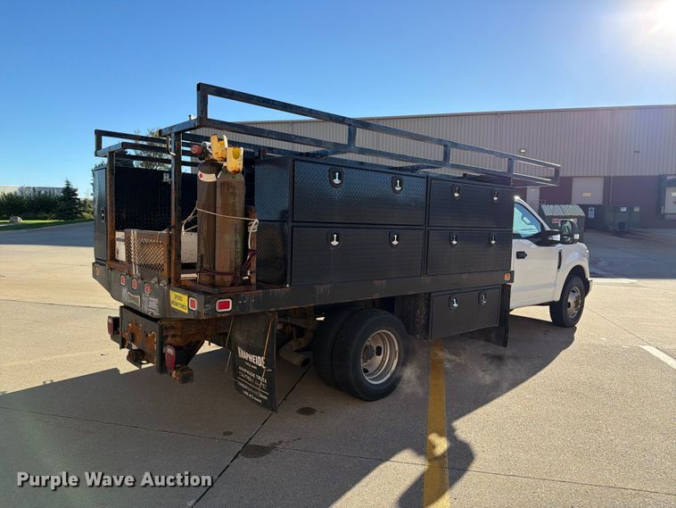image for item EX1024 2017 Ford F350 Super Duty flatbed pickup truck
