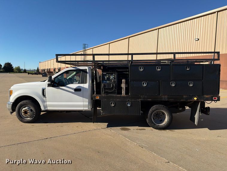 image for item EX1024 2017 Ford F350 Super Duty flatbed pickup truck