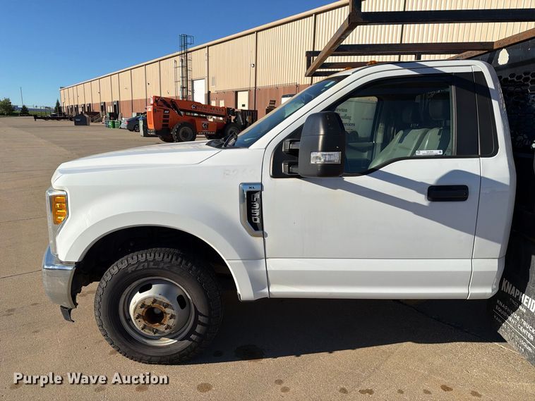 image for item EX1024 2017 Ford F350 Super Duty flatbed pickup truck