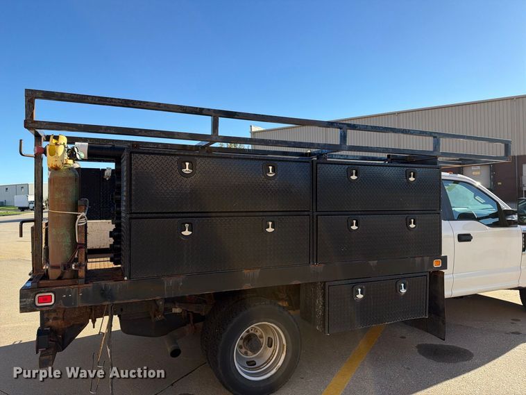 image for item EX1024 2017 Ford F350 Super Duty flatbed pickup truck