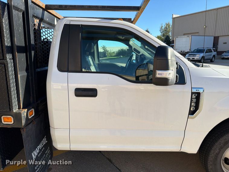 image for item EX1024 2017 Ford F350 Super Duty flatbed pickup truck