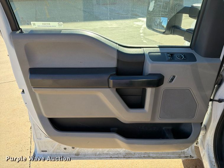 image for item EX1024 2017 Ford F350 Super Duty flatbed pickup truck