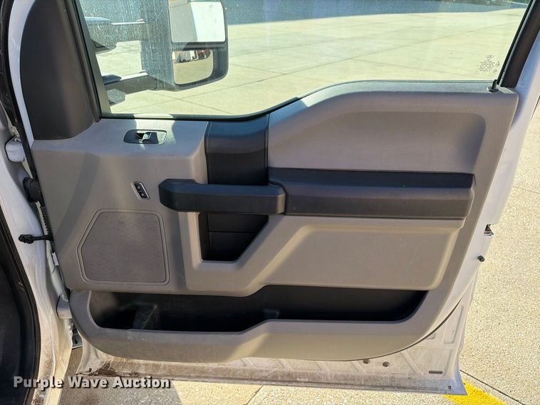 image for item EX1024 2017 Ford F350 Super Duty flatbed pickup truck