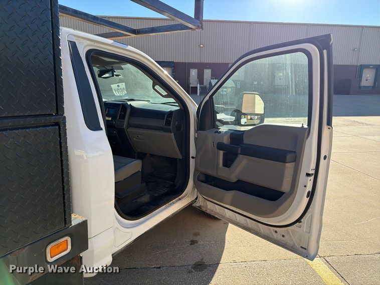 image for item EX1024 2017 Ford F350 Super Duty flatbed pickup truck