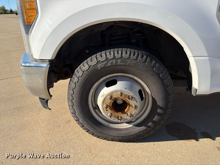 image for item EX1024 2017 Ford F350 Super Duty flatbed pickup truck