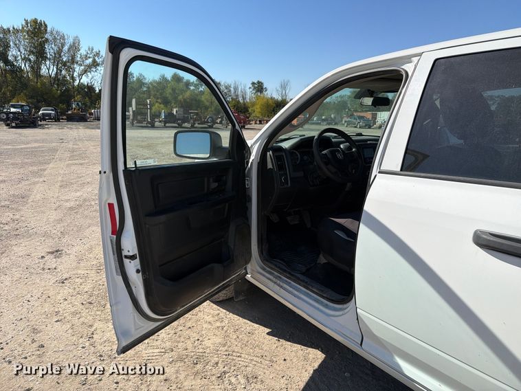 image for item EX1033 2019 RAM 1500 Crew Cab pickup truck