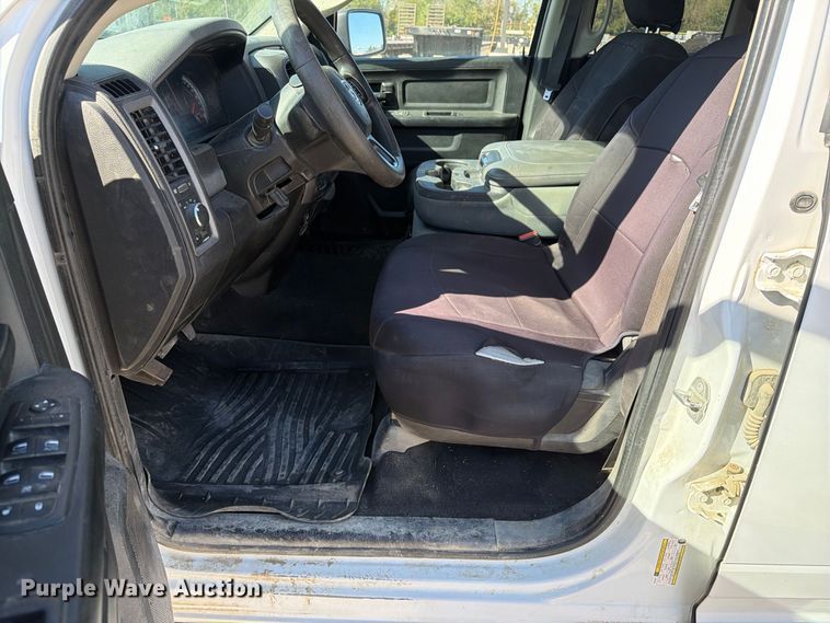 image for item EX1033 2019 RAM 1500 Crew Cab pickup truck