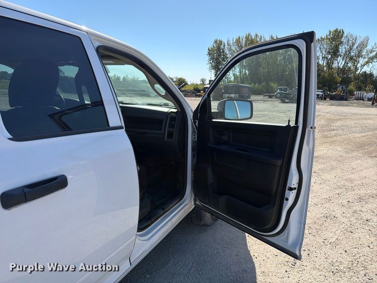 image for item EX1033 2019 RAM 1500 Crew Cab pickup truck