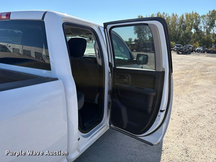 image for item EX1033 2019 RAM 1500 Crew Cab pickup truck