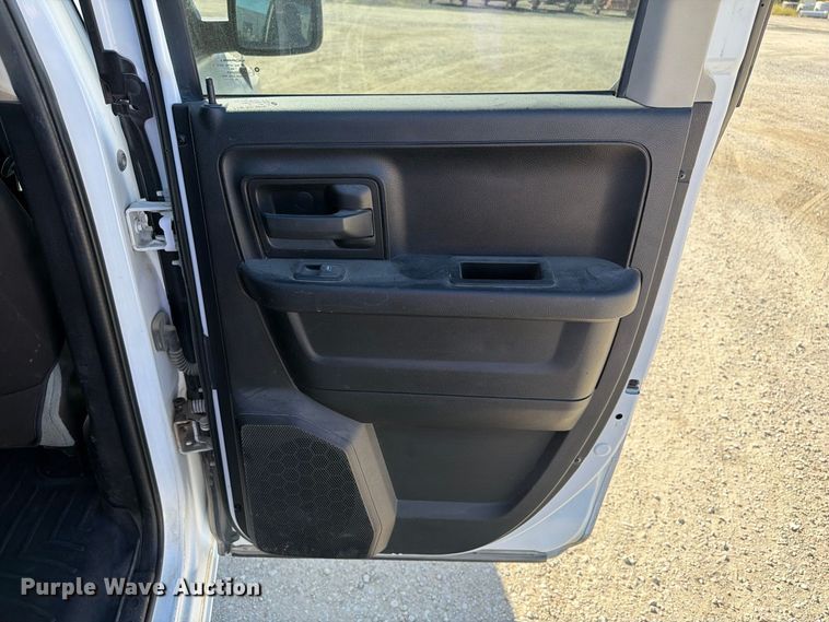 image for item EX1033 2019 RAM 1500 Crew Cab pickup truck