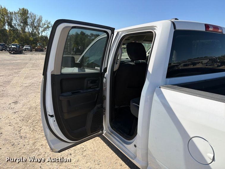 image for item EX1033 2019 RAM 1500 Crew Cab pickup truck