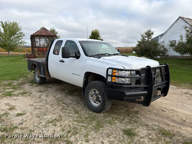 image for item EX1047 2008 Chevrolet Silverado 2500HD Ext. Cab dump flatbed pickup truck