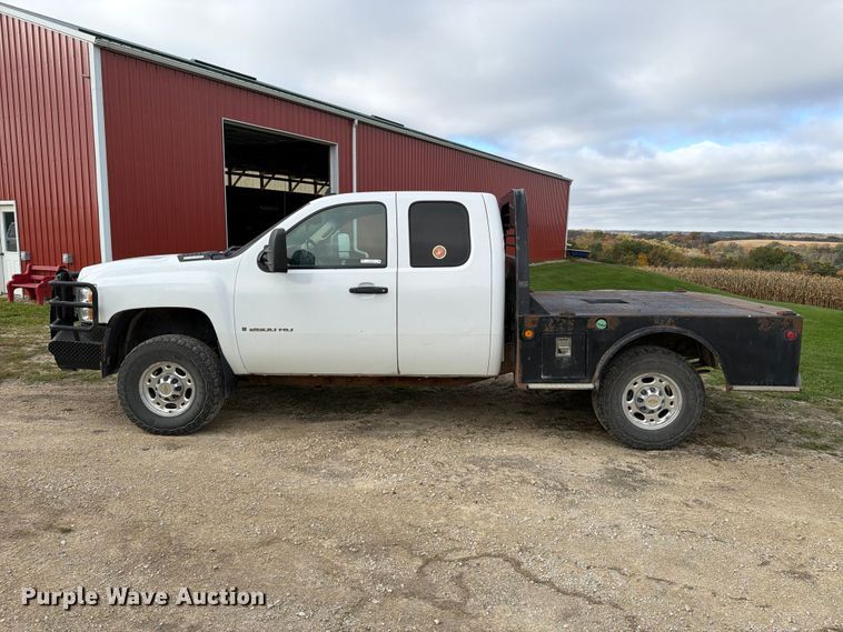 image for item EX1047 2008 Chevrolet Silverado 2500HD Ext. Cab dump flatbed pickup truck