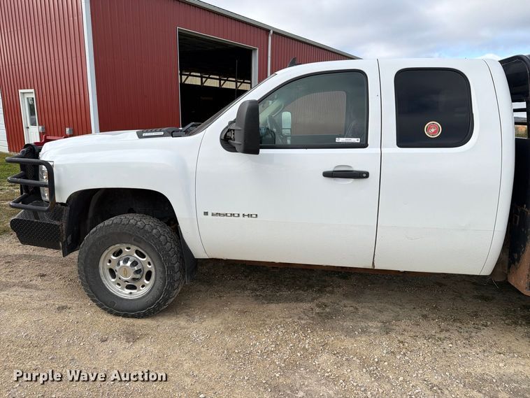 image for item EX1047 2008 Chevrolet Silverado 2500HD Ext. Cab dump flatbed pickup truck