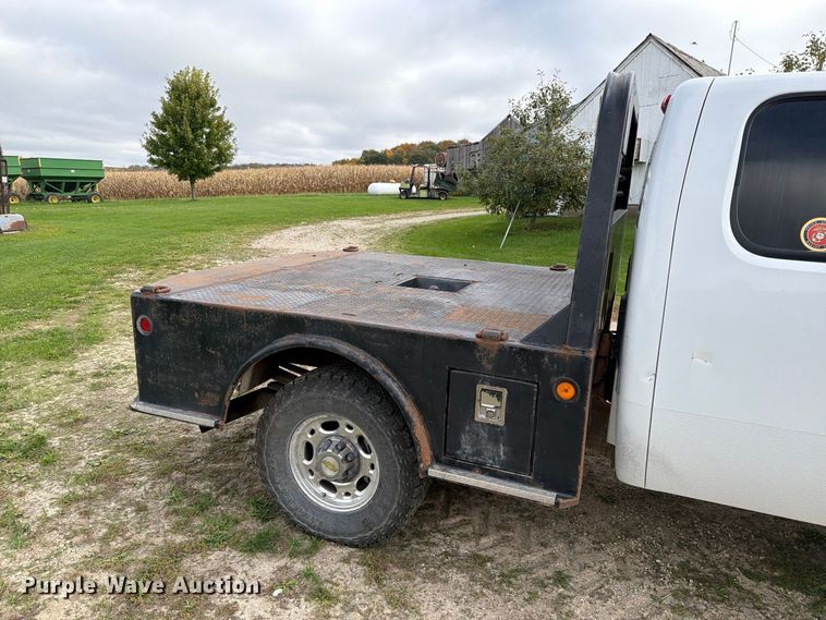 image for item EX1047 2008 Chevrolet Silverado 2500HD Ext. Cab dump flatbed pickup truck