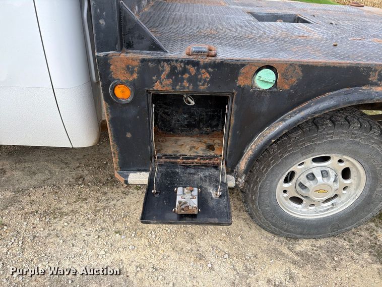image for item EX1047 2008 Chevrolet Silverado 2500HD Ext. Cab dump flatbed pickup truck