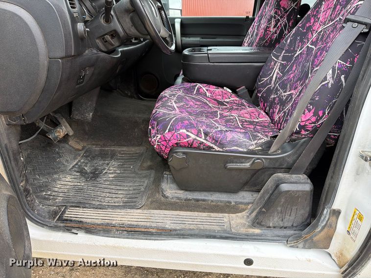 image for item EX1047 2008 Chevrolet Silverado 2500HD Ext. Cab dump flatbed pickup truck
