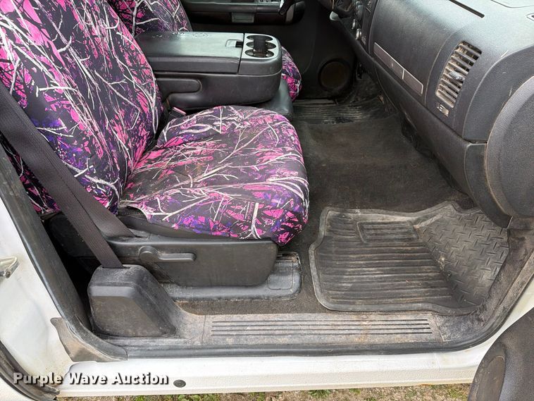 image for item EX1047 2008 Chevrolet Silverado 2500HD Ext. Cab dump flatbed pickup truck