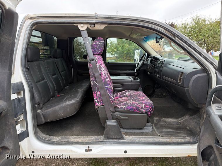 image for item EX1047 2008 Chevrolet Silverado 2500HD Ext. Cab dump flatbed pickup truck