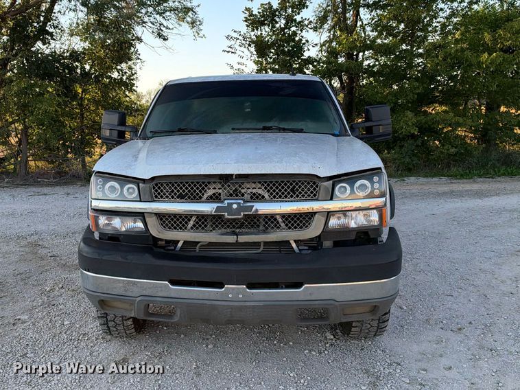 image for item EX1492 2004 Chevrolet Silverado 2500HD Crew Cab pickup truck