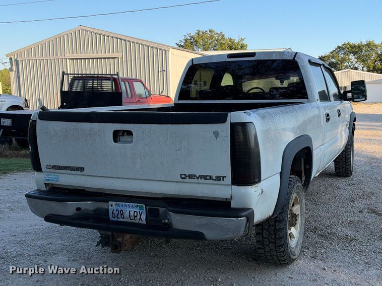 image for item EX1492 2004 Chevrolet Silverado 2500HD Crew Cab pickup truck