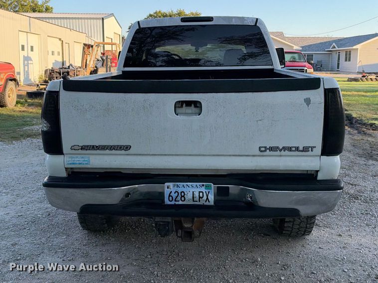 image for item EX1492 2004 Chevrolet Silverado 2500HD Crew Cab pickup truck